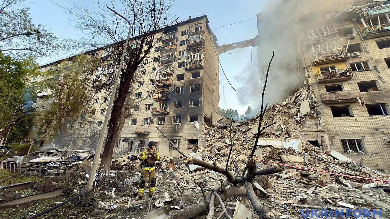 Russia Ramps Up Aerial Assaults: Kyiv Civilians Caught in the Crossfire